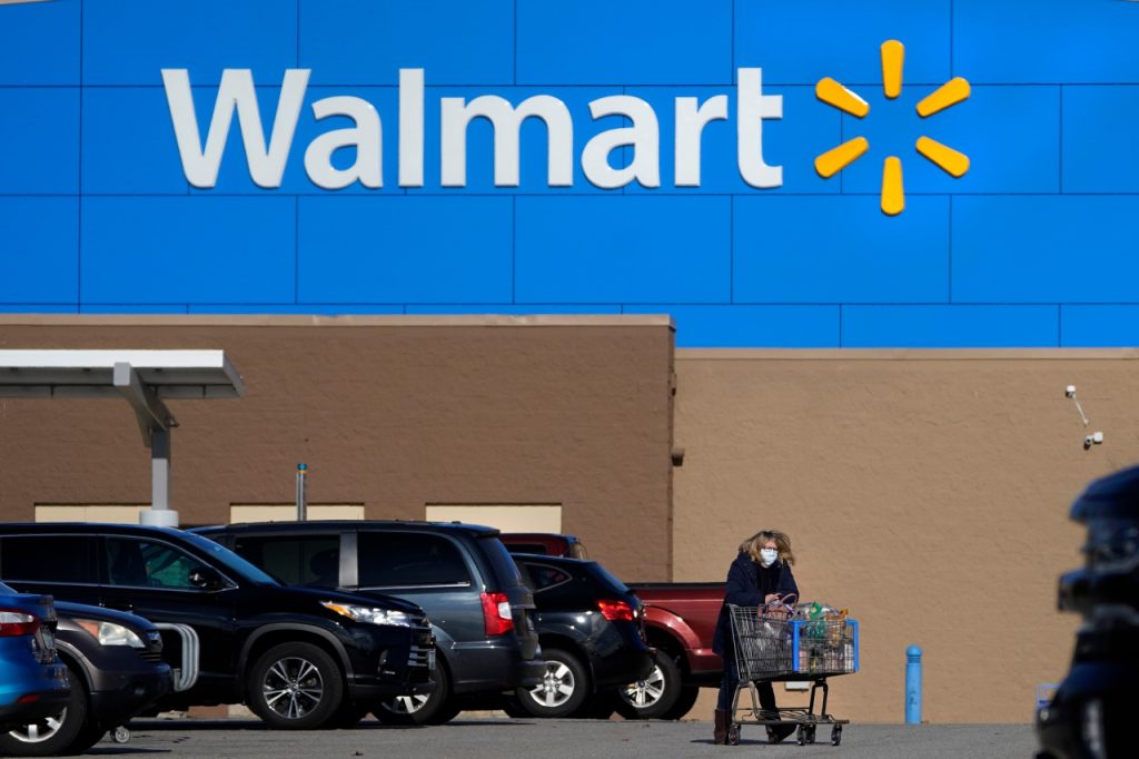 Walmart taglia centinaia di posti di lavoro nelle aziende dopo aver avvertito di minori profitti