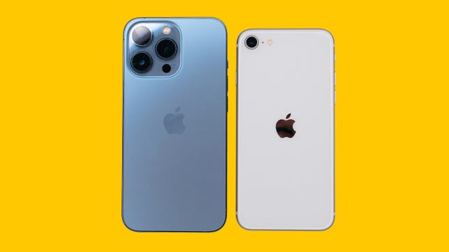 iphone 13 pro e iphone se su sfondo giallo