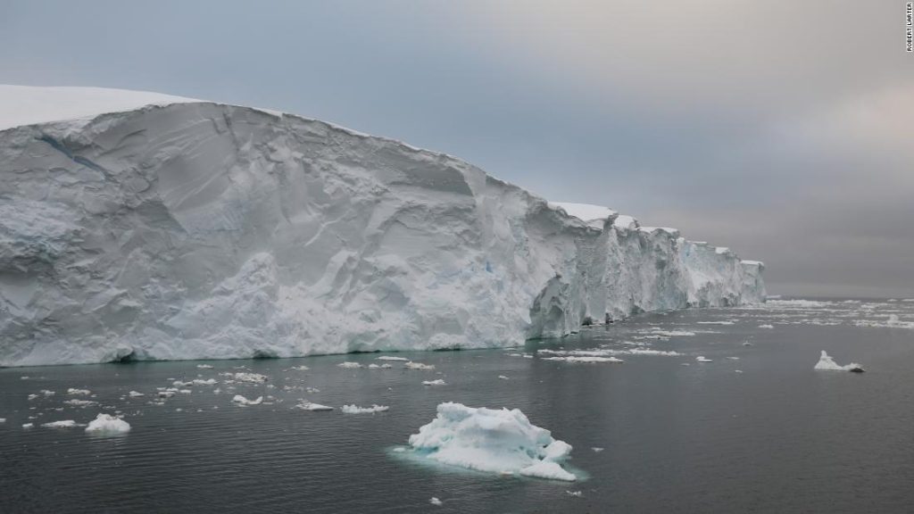 Gli scienziati affermano che il ghiacciaio del Thwaites "Doomsday" catturerà "le sue unghie"