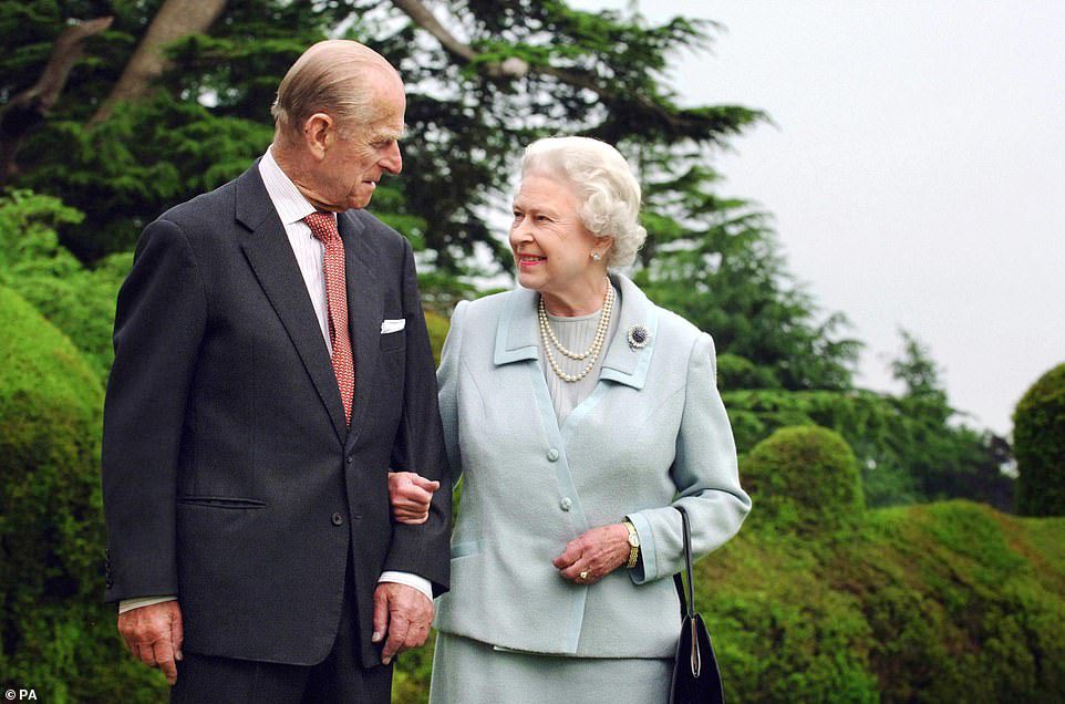 La regina trascorse le sue ultime ore in seno alla sua famiglia, nel luogo dove trascorse momenti felici con il suo amato Filippo.