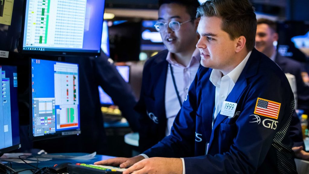 I futures su azioni salgono mentre Wall Street cerca di tagliare una serie di sconfitte di 3 settimane