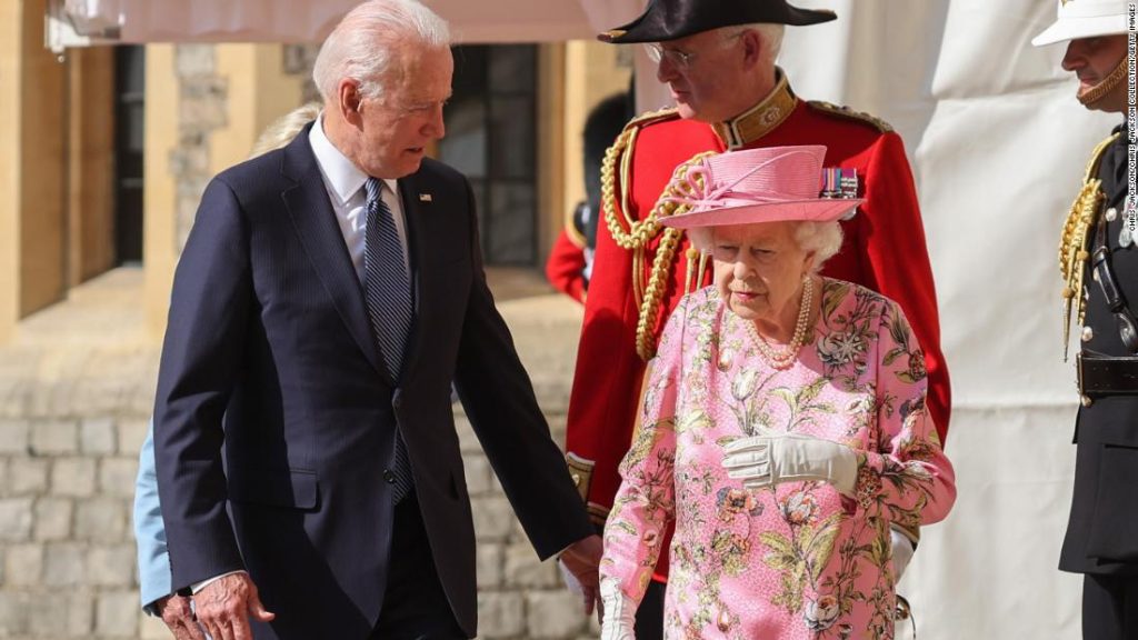 Biden dice che parteciperà al funerale della regina Elisabetta II