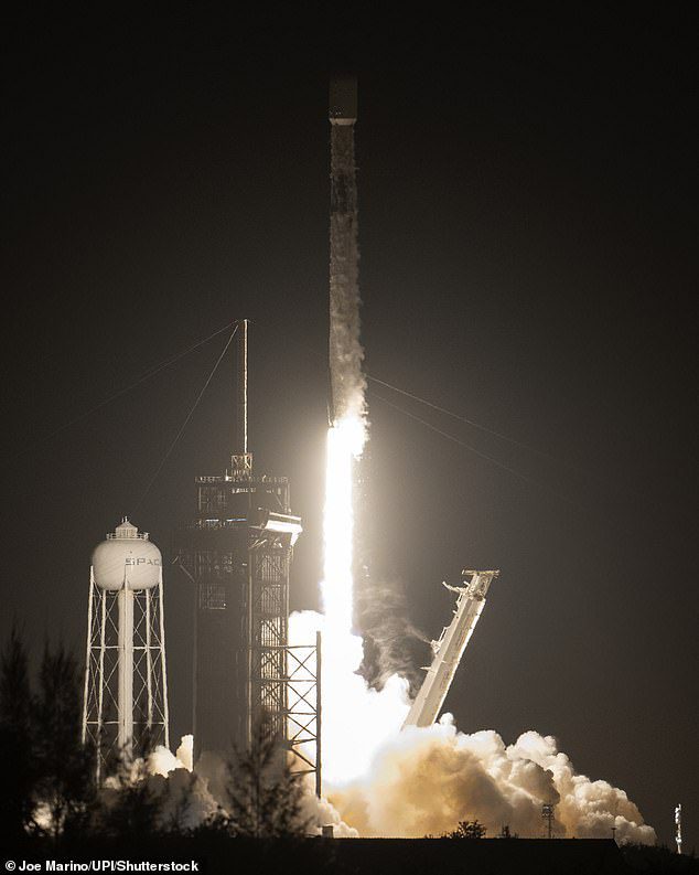 Il razzo Falcon 9 con il satellite AST SpaceMobile BlueWalker 3 è decollato da Port Canaveral
