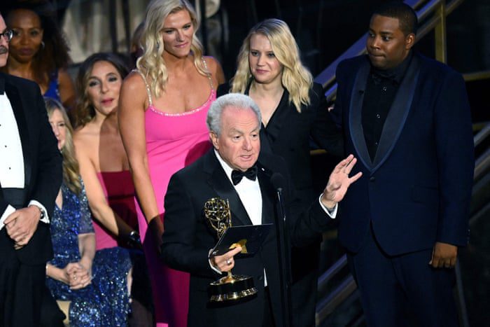 Il produttore di Saturday Night Live Lorne Michaels riceve il premio per il miglior spettacolo grafico di varietà.