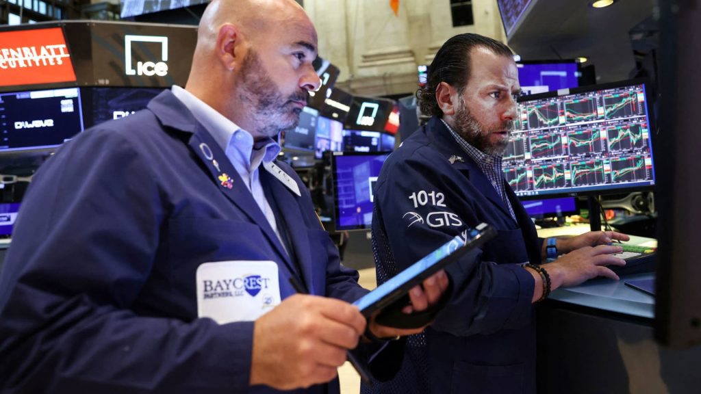 I futures su azioni scendono mentre gli investitori valutano il triste avvertimento di FedEx