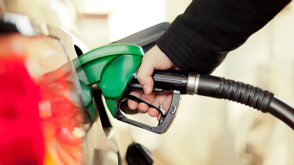 I prezzi della benzina salgono per il quinto giorno consecutivo