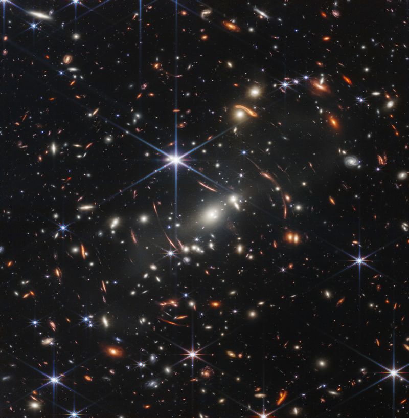 Il telescopio Webb vede un diamante celeste tra le galassie più antiche dell'universo