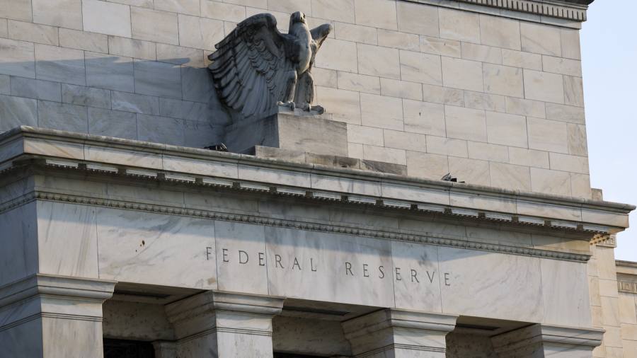 Il funzionario della Fed avverte che i tagli alle tasse del Regno Unito stanno aumentando i rischi di recessione globale