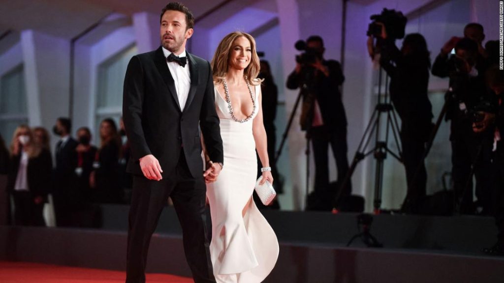 Jennifer Lopez e Ben Affleck non hanno lasciato che un insetto allo stomaco rovinasse il loro grande giorno
