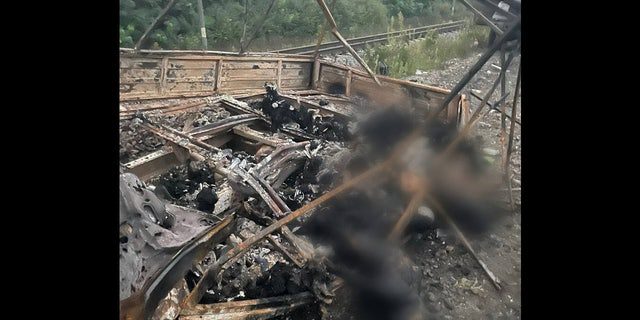 La foto è stata scattata il 1° ottobre in occasione dell'attacco del 25 settembre a sette auto civili nella regione di Kharkiv, in cui sono morte 24 persone, tra cui 13 bambini e una donna incinta.