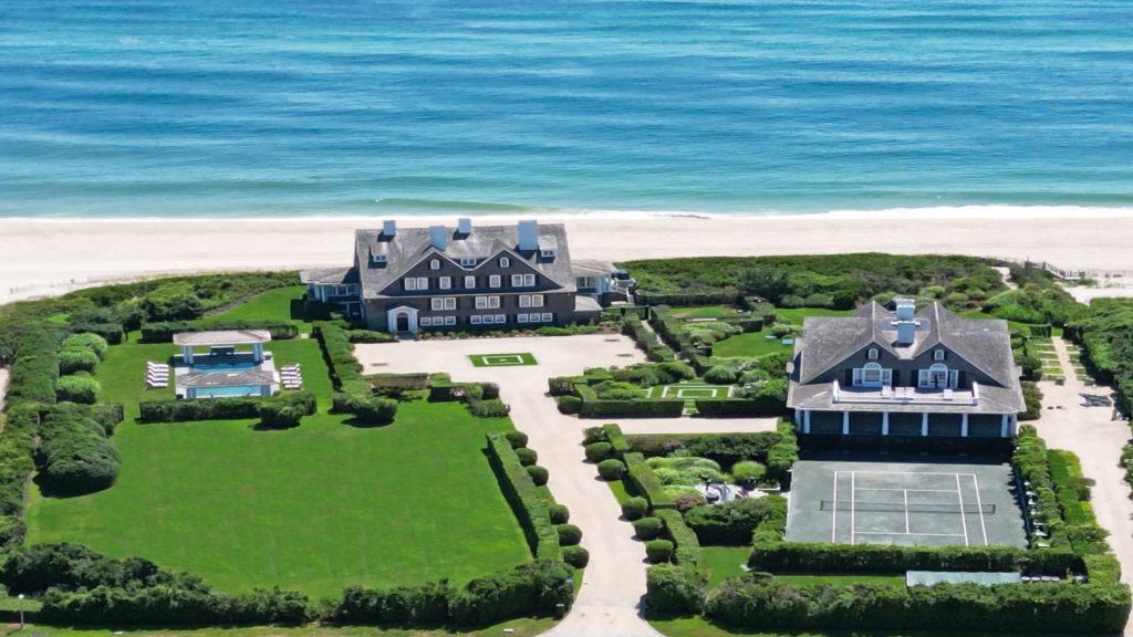 All'interno di una casa estiva di Hamptons in vendita per $ 150 milioni