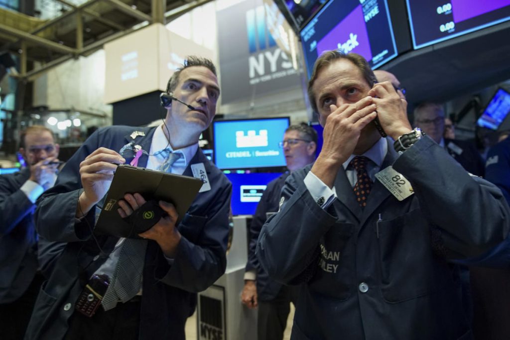 I futures azionari scendono, i rendimenti dei Treasury salgono mentre Wall Street valuta i dati sul lavoro