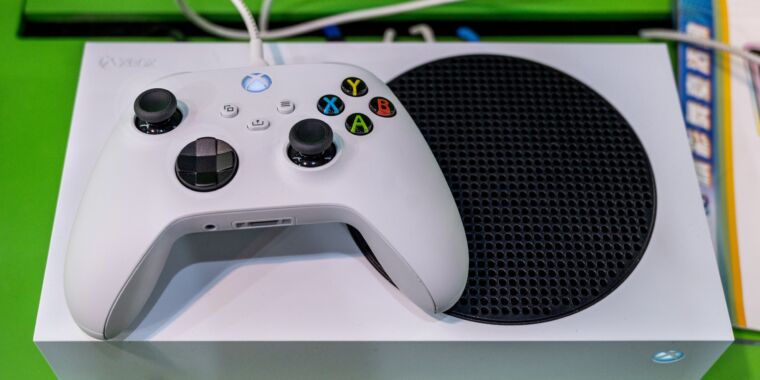 Microsoft lotta per salvare la fusione di Activision, afferma che la protesta di Sony "serve i suoi interessi"