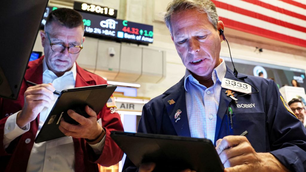 Dow balza di 600 punti, Nasdaq sale del 2% mentre i forti guadagni aumentano il rally di Wall Street per il secondo giorno
