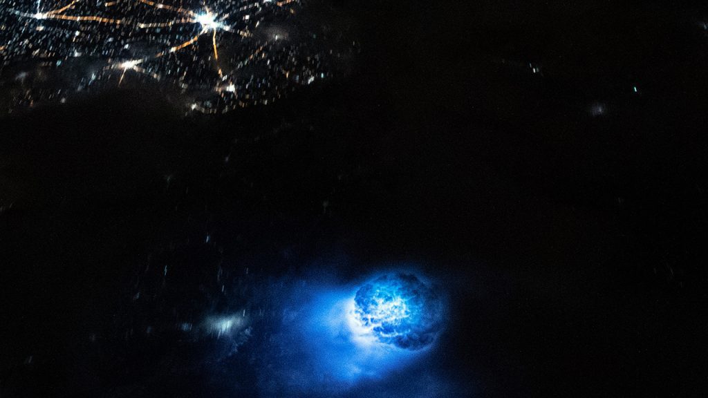 Un astronauta sulla Stazione Spaziale Internazionale scatta una foto di abbaglianti sfere blu che galleggiano sopra la Terra