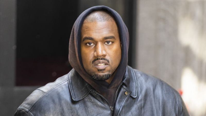Balenciaga interrompe la collaborazione con Kanye West