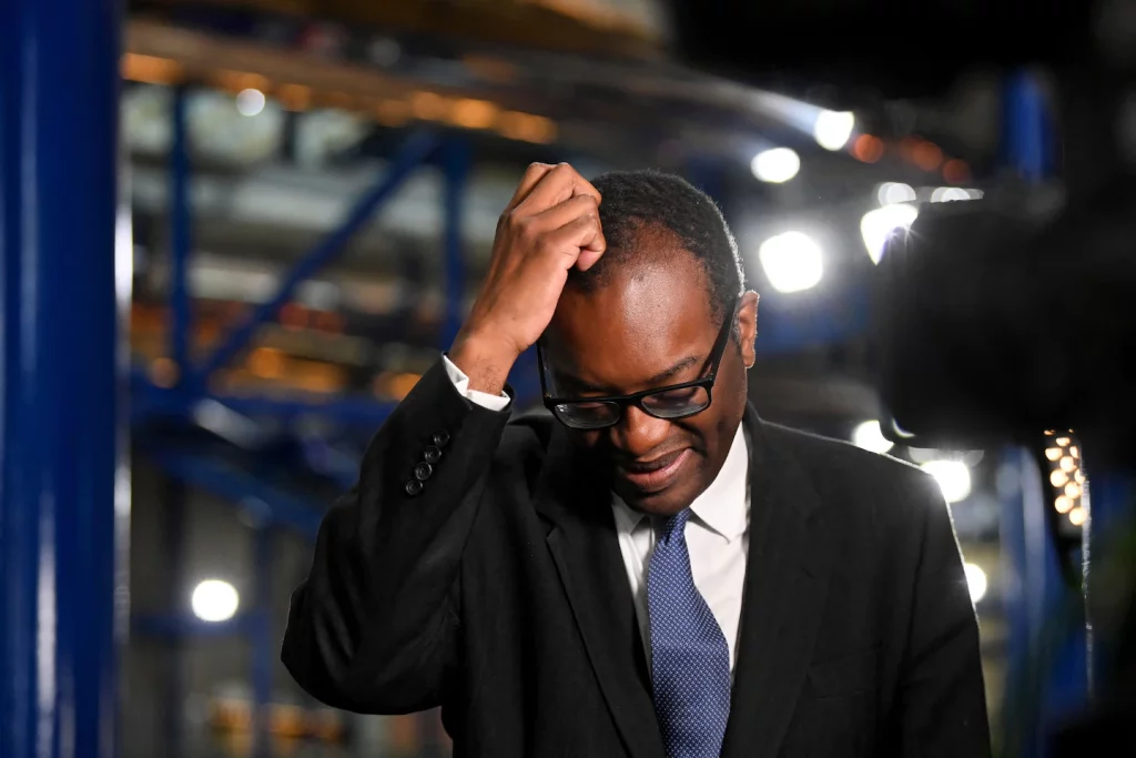 Il cancelliere britannico Kwasi Quarting fa marcia indietro sul taglio del 45% dell'aliquota fiscale