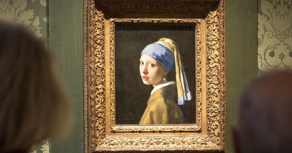 Il dimostrante climatico mette la testa sul dipinto "La ragazza con l'orecchino di perla"