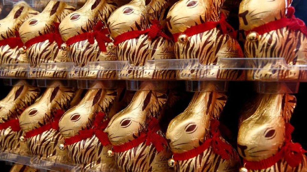 Lindt & Spruengli's foil-wrapped chocolate bunnies deserve protection from copycat products, Switzerland's highest court ruled Thursday, and ordered German discounter Lidl to stop selling a similar product in Switzerland and to destroy its stock.