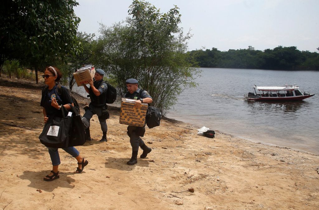 Nell'Amazzonia brasiliana, un viaggio di 1.000 miglia perché le persone possano votare