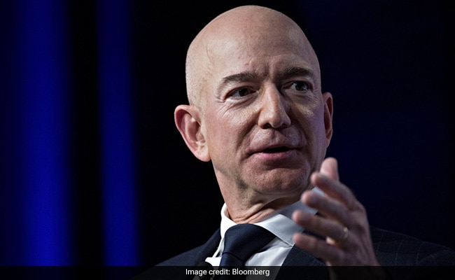 Jeff Bezos avverte di una recessione, consigliando alle persone di non acquistare televisori e frigoriferi durante le festività natalizie
