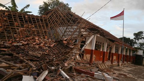 L'edificio scolastico Cianjur è crollato all'indomani del terremoto.