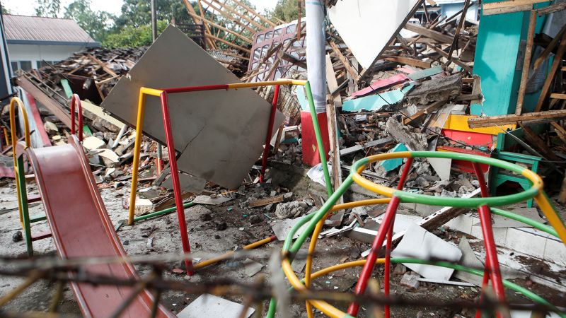 Terremoto in Indonesia: la ricerca è in corso poiché un terremoto di magnitudo 5,6 lascia più di 200 morti a West Java