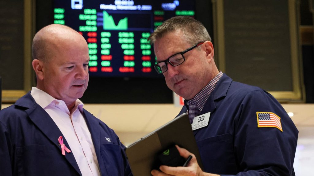 Futures azionari piatti mentre Wall Street attende le elezioni di medio termine negli Stati Uniti