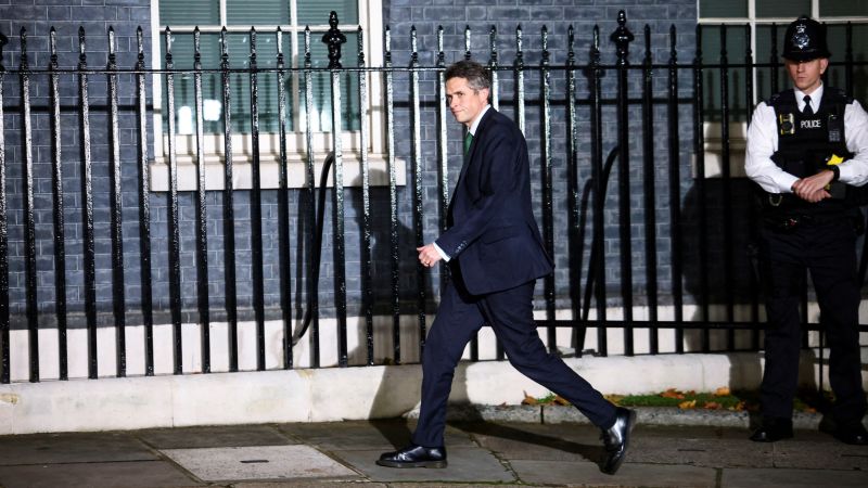 Gavin Williamson, ministro britannico, si dimette dopo le accuse di bullismo