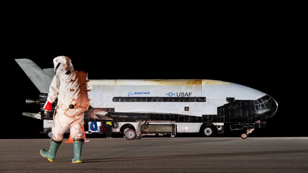 Il boom sonico attraversa la Florida mentre Space Force X-37B torna a casa