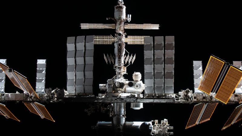 Stazione spaziale internazionale: martedì gli astronauti statunitensi Casada e Rubio si sono avventurati fuori dalla stazione spaziale