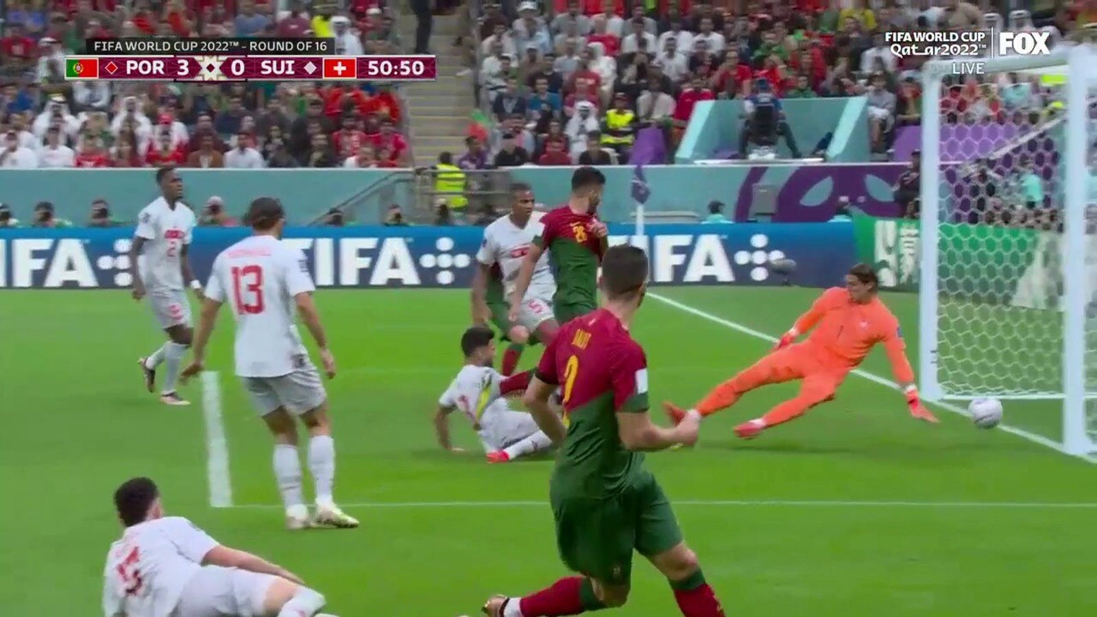 Il portoghese Goncalo Ramos segna un gol contro la Svizzera al 50'
