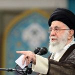 La sorella del leader iraniano condanna il suo governo e sollecita le guardie a disarmarlo