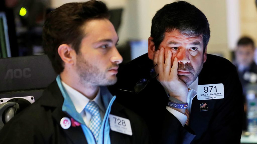 I futures sulle azioni sono in calo mentre gli investitori attendono con impazienza gli oratori della Federal Reserve