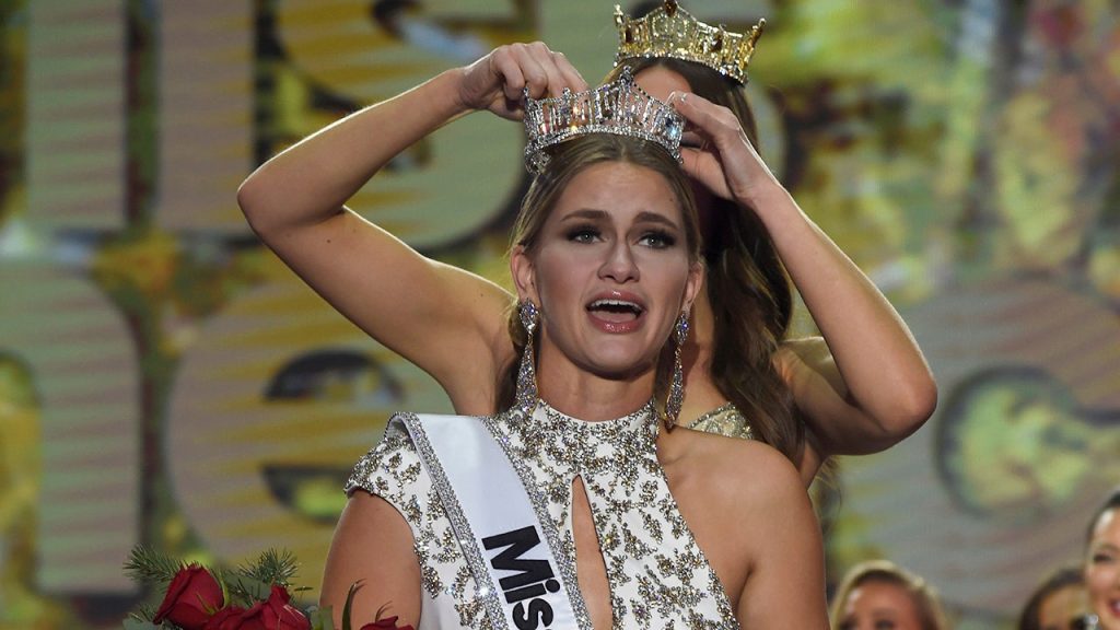 La vincitrice di Miss America 2023, Miss Wisconsin Grace Stank, riflette sulla sua scioccante vittoria: "Solo un casino assoluto"