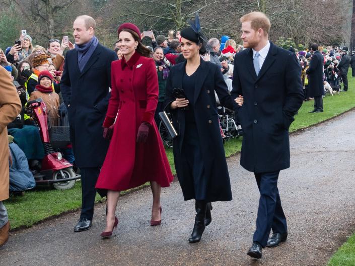Il principe William, Kate Middleton, Meghan Markle e il principe Harry visitano Sandringham nel 2018.