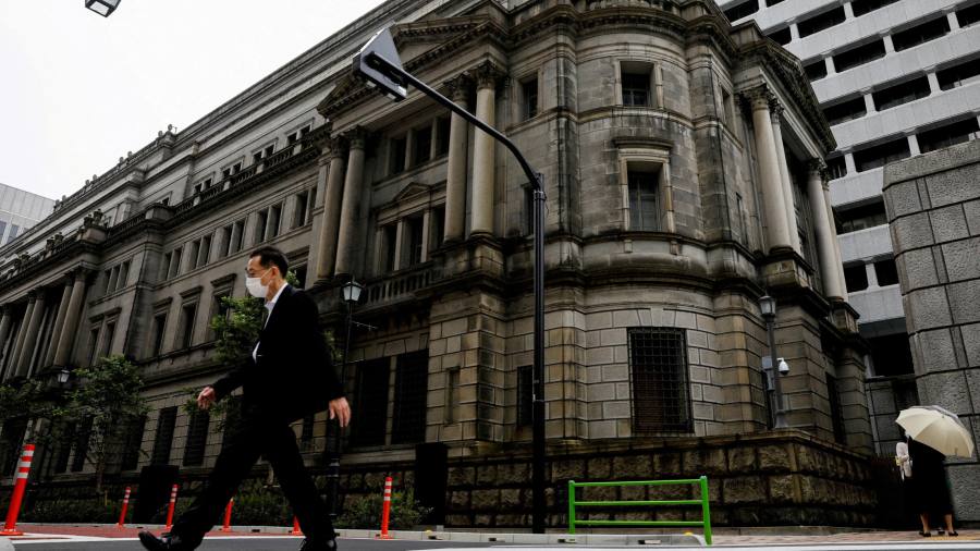 La Banca del Giappone stordisce i mercati modificando la sua politica di controllo dei rendimenti