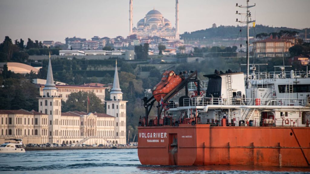 La Turchia ferma il petrolio non soggetto a sanzioni russe, aumentando le preoccupazioni per l'approvvigionamento energetico